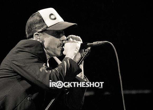 red hot chili peppers at prudential center-8