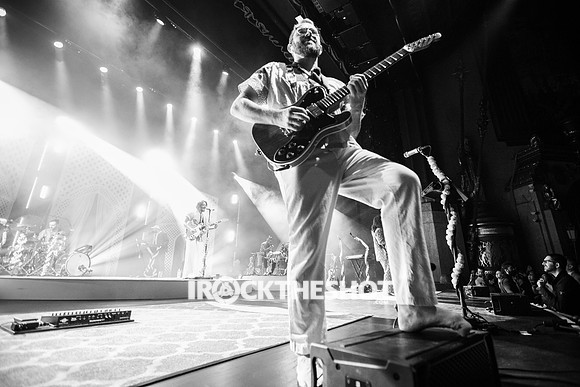young-the-giant-beacon-theatre-10-21-2022-joe-papeo-46