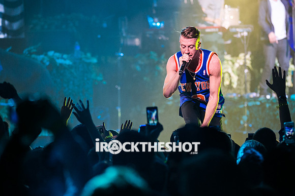 macklemore-and-ryan-lewis-at-the-theater-at-madison-square-garden-18