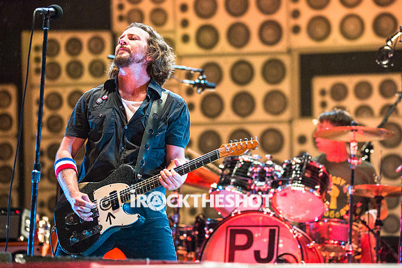 pearl jam at mia-11