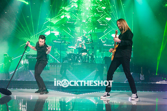 maroon 5 at madison square garden-30