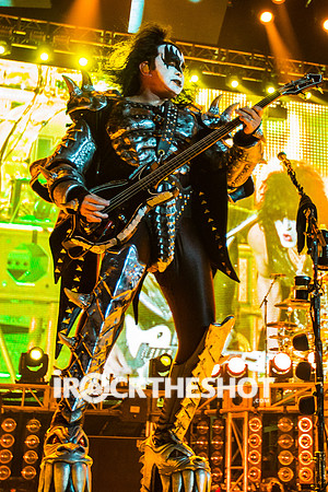 kiss-at-covelli-papeo-20