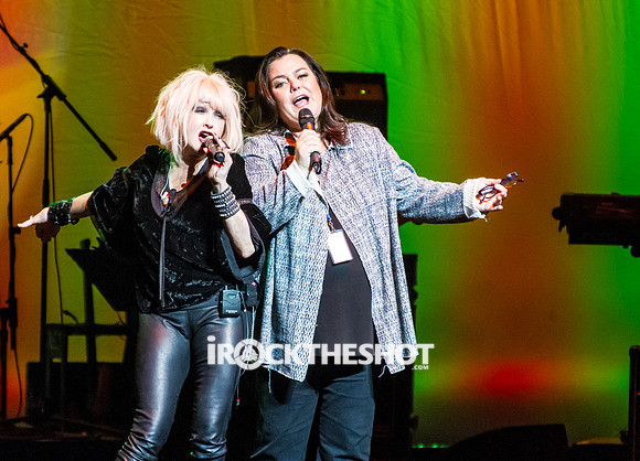 cyndi lauper home for the holidays-12
