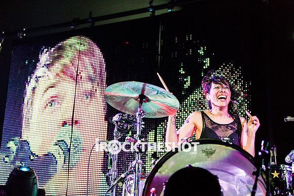 matt & kim at madison square garden-10