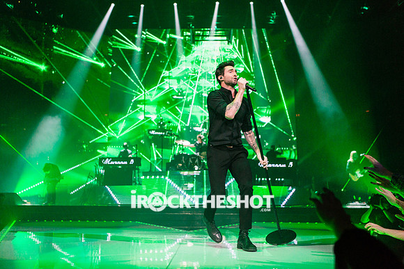 maroon 5 at madison square garden-19