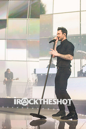 maroon 5 at madison square garden-6