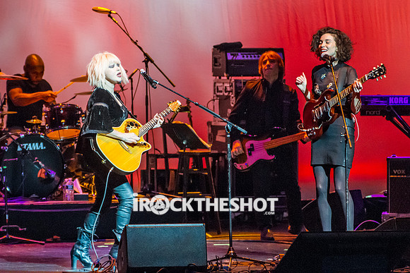 cyndi lauper home for the holidays-14