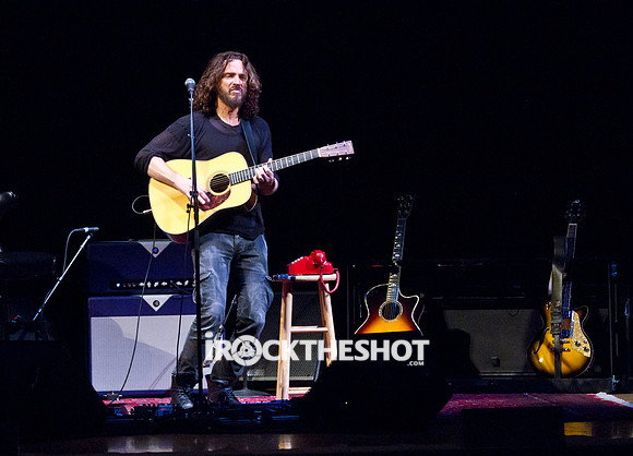 chris cornell at the carnegie  hall-11