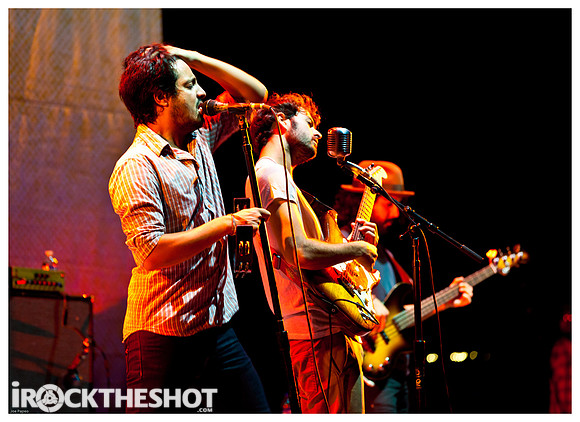 young the giant at pnc-6050