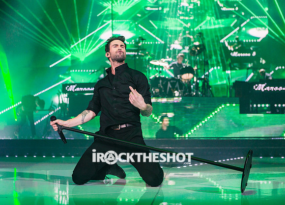 maroon 5 at madison square garden-26