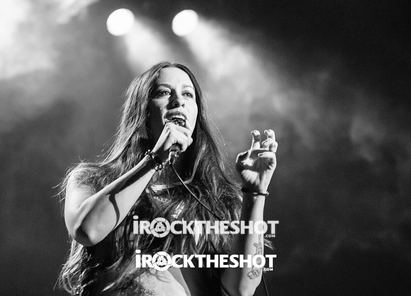 alanis morissette at the wellmont-15