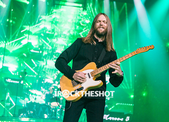 maroon 5 at madison square garden-21
