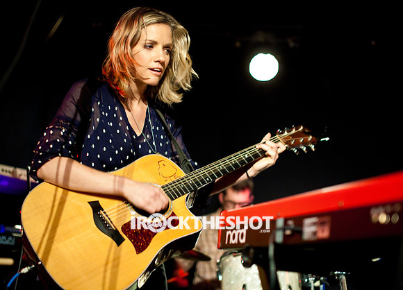 katie herzig at mercury lounge-3