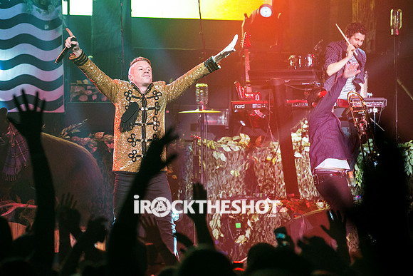 macklemore-and-ryan-lewis-at-the-theater-at-madison-square-garden-13
