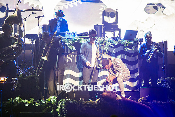 macklemore-and-ryan-lewis-at-the-theater-at-madison-square-garden-2