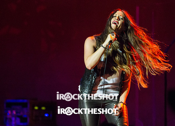 alanis morissette at the wellmont-5