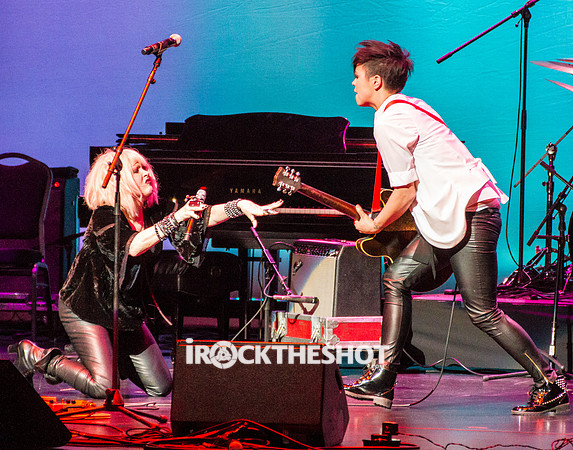 cyndi lauper home for the holidays-9