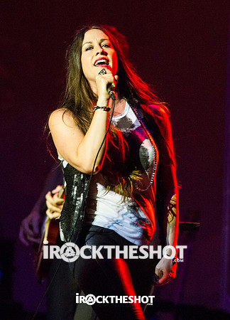 alanis morissette at the wellmont-10