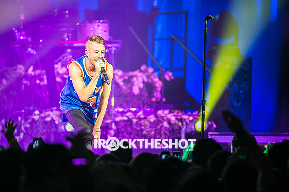 macklemore-and-ryan-lewis-at-the-theater-at-madison-square-garden-24