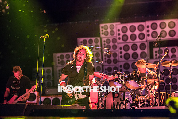 pearl jam at mia-7