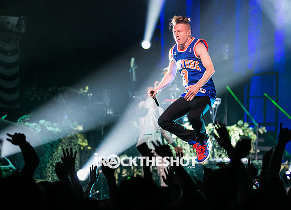 macklemore-and-ryan-lewis-at-the-theater-at-madison-square-garden-26
