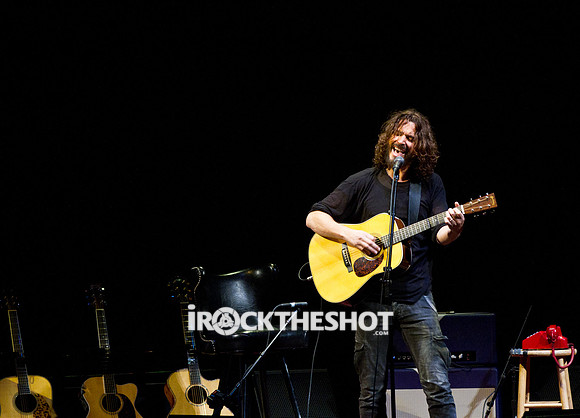 chris cornell at the carnegie  hall-1