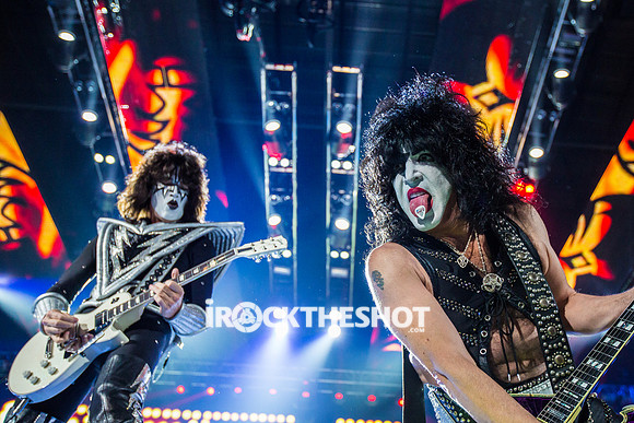 kiss-at-covelli-papeo-9