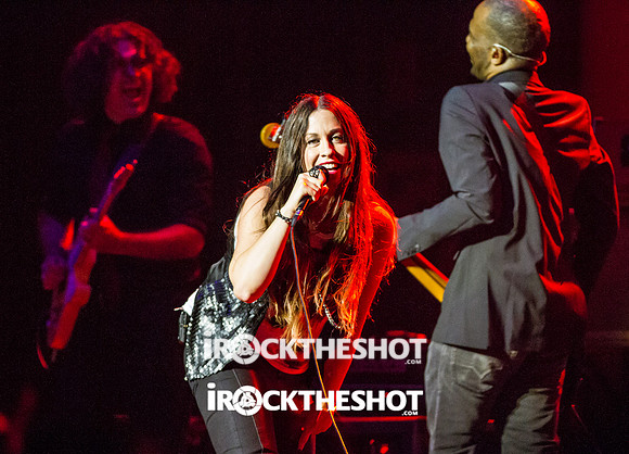 alanis morissette at the wellmont-4