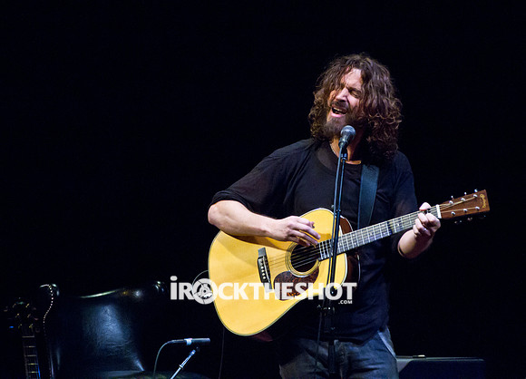 chris cornell at the carnegie  hall-10