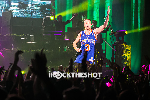 macklemore-and-ryan-lewis-at-the-theater-at-madison-square-garden-16