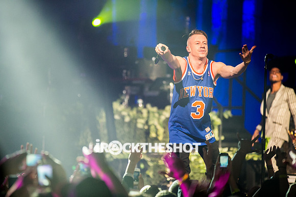 macklemore-and-ryan-lewis-at-the-theater-at-madison-square-garden-28