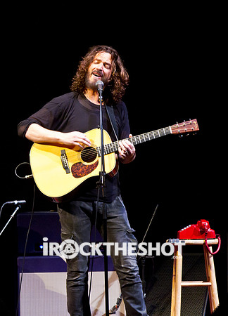 chris cornell at the carnegie  hall-12