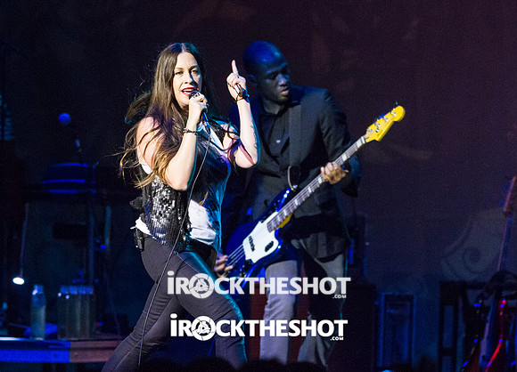alanis morissette at the wellmont-2