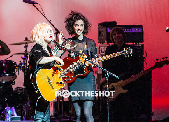 cyndi lauper home for the holidays-15