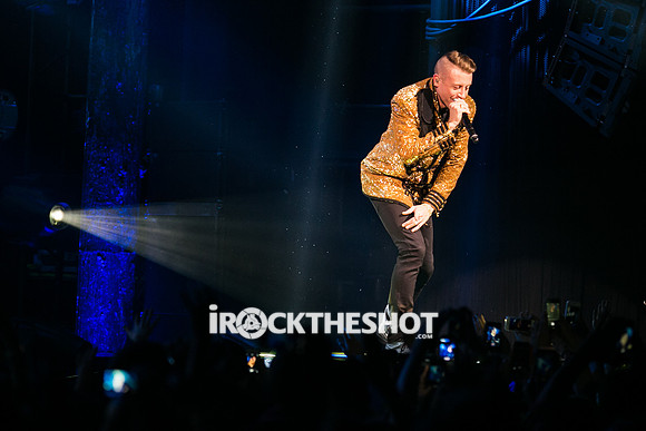 macklemore-and-ryan-lewis-at-the-theater-at-madison-square-garden-5